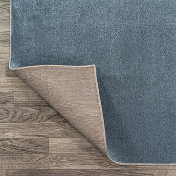 Twyla Classic Solid Low-Pile Machine-Washable Area Rug